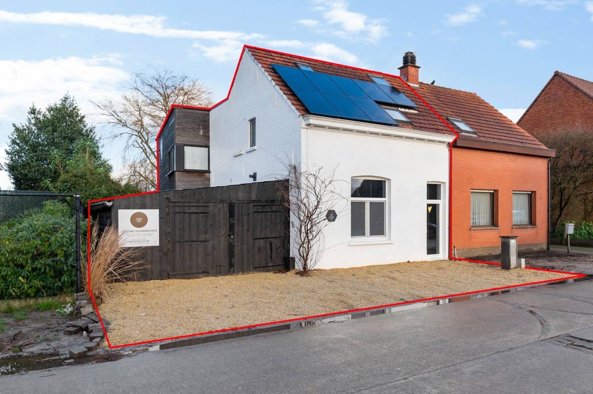 Super charmante woning met 3 slaapkamers + mogelijkheid praktijk aan huis en gezellige privétuin met zwemvijver vlakbij het centrum van Sint-Antonius