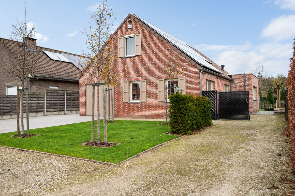 Thuiskomen in alle rust - charmante woning met 4 slaapkamers op 645 m² in doodlopende straat.