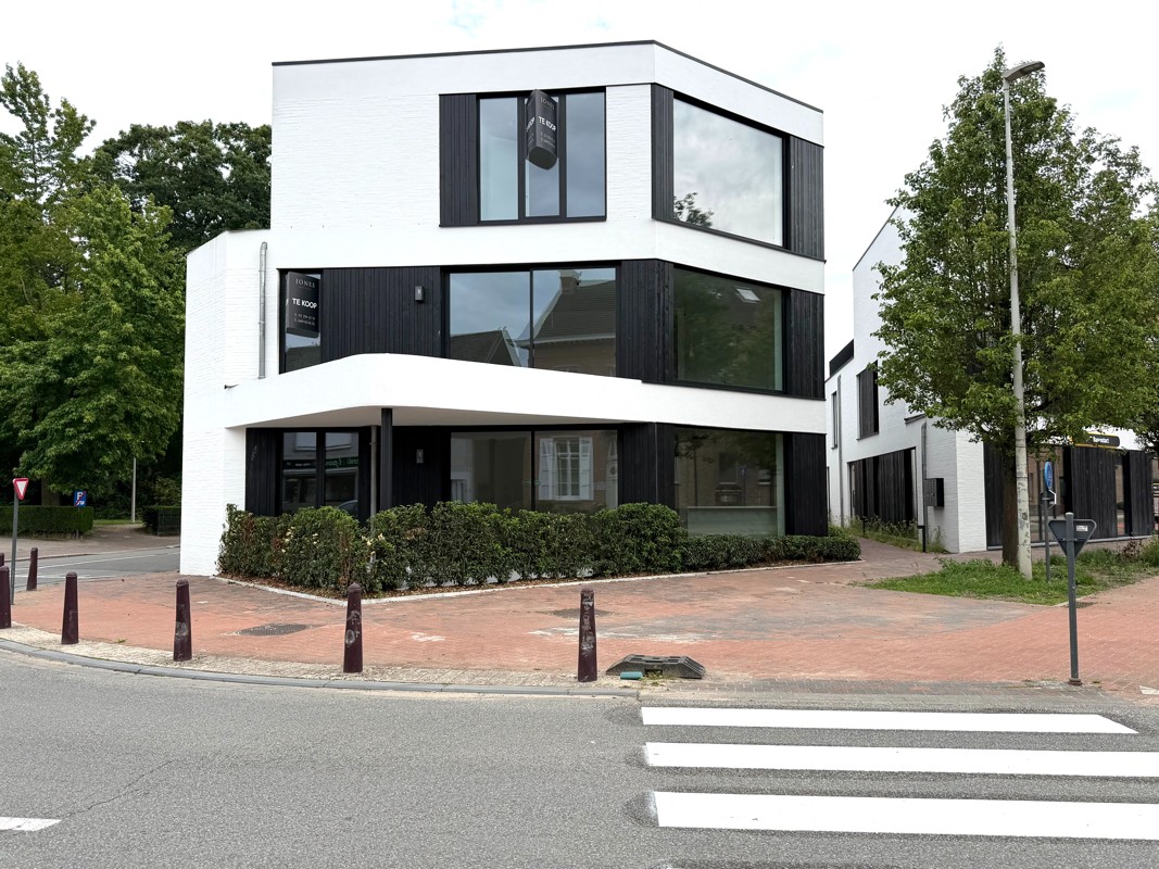 Instapklaar 1 slaapkamer nieuwbouwappartement met ondergrondse parking en berging.