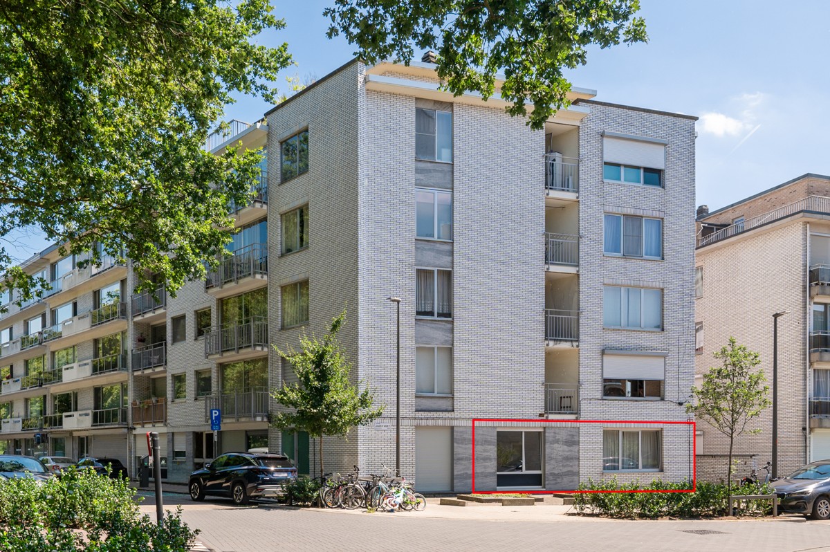 Licht, rust en stadse dynamiek ... in dit gelijkvloers hoekappartement met 2 slaapkamers komt het mooi samen.