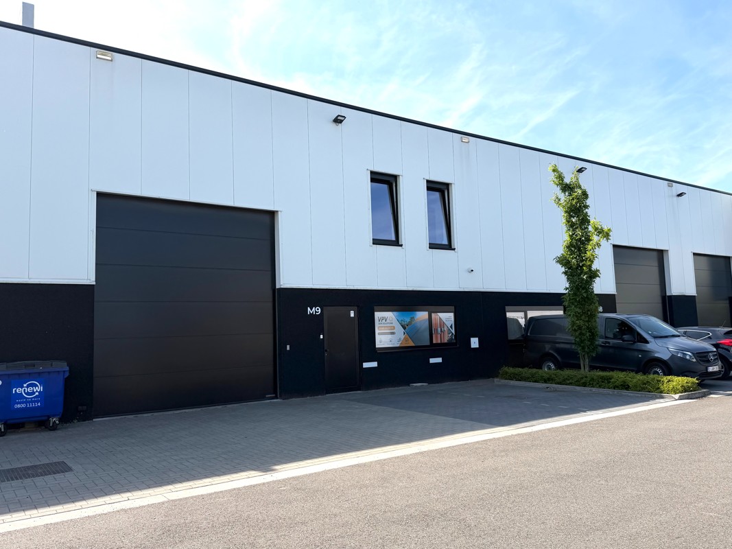 KMO Unit voorzien van kitchenette, sanitair & kantoorruimte met 2 parkeerplaatsen